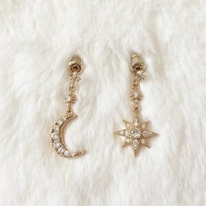 5/$15 🩷 MUST BUNDLE Gold Star and Moon Dangle Rhinestone Earrings